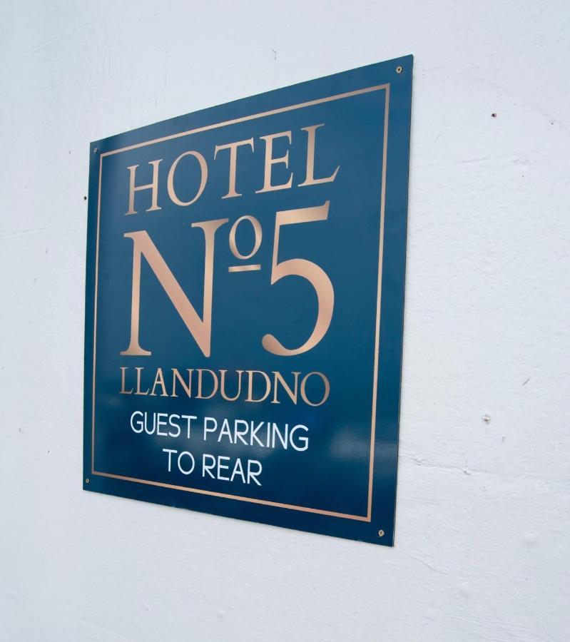 Hotel No5, Beachfront With Free Private Car Park 랜디드노 외부 사진