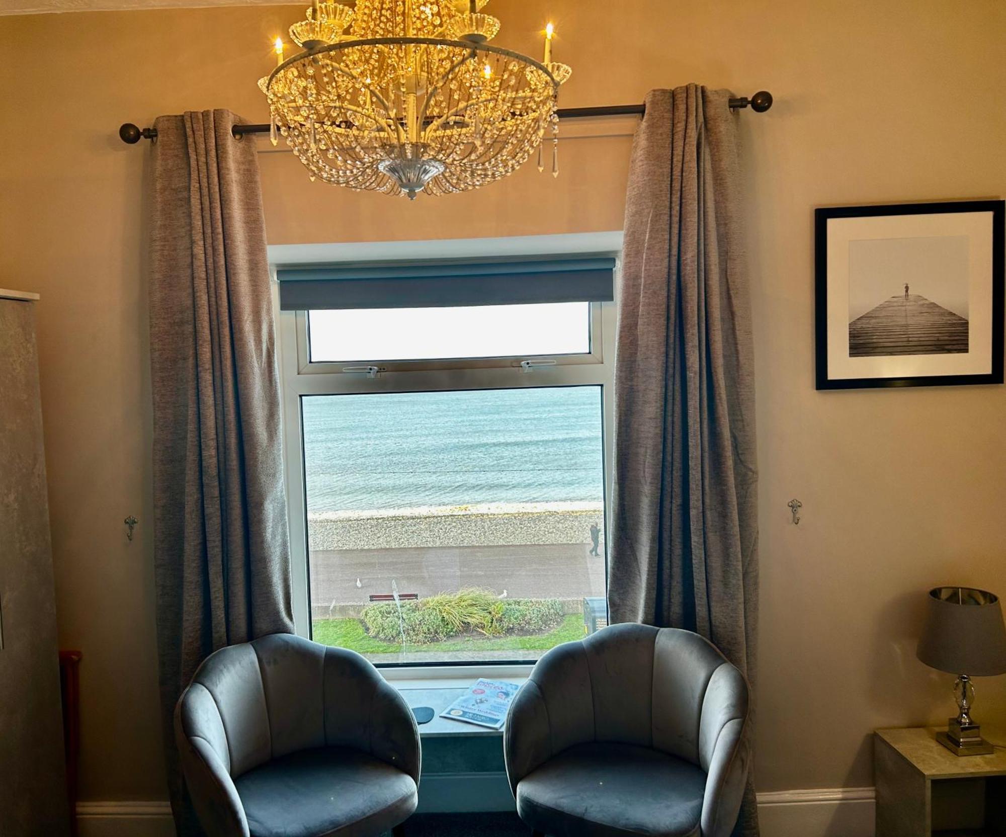 Hotel No5, Beachfront With Free Private Car Park 랜디드노 외부 사진