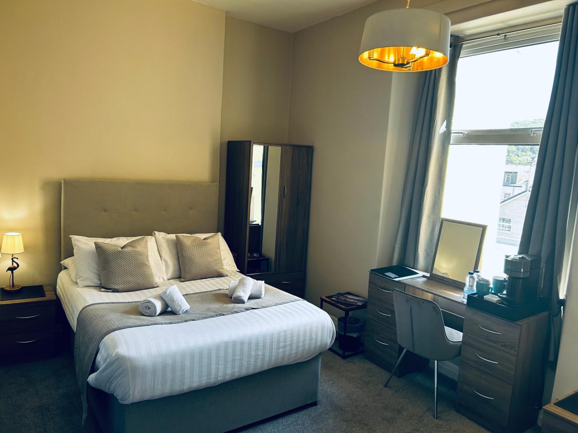 Hotel No5, Beachfront With Free Private Car Park 랜디드노 외부 사진