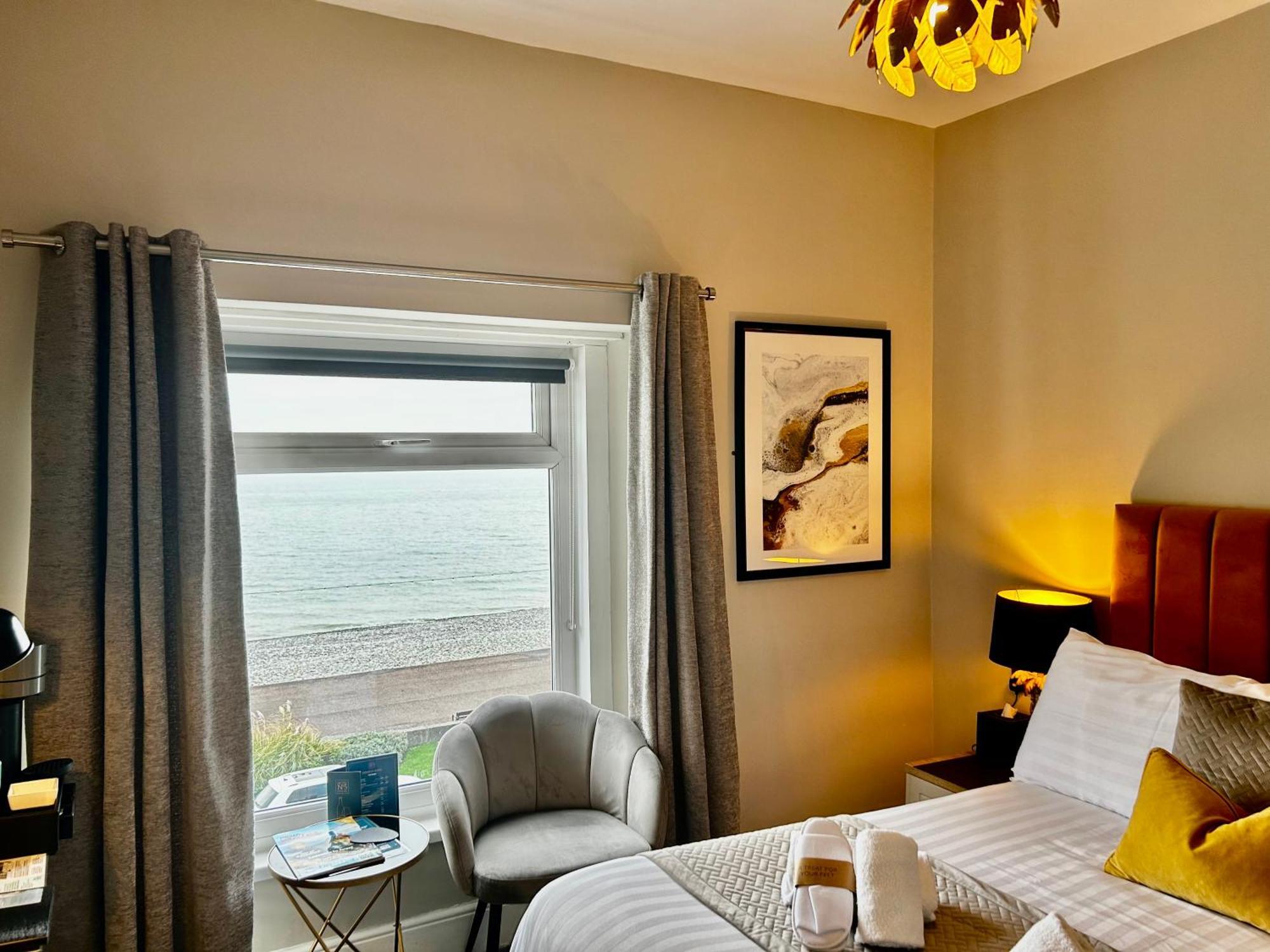 Hotel No5, Beachfront With Free Private Car Park 랜디드노 외부 사진