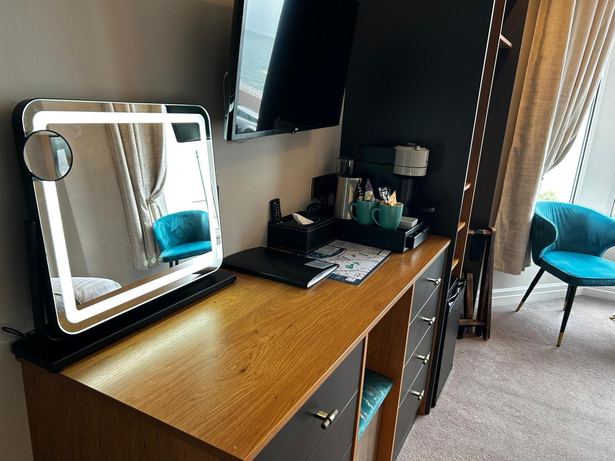 Hotel No5, Beachfront With Free Private Car Park 랜디드노 외부 사진