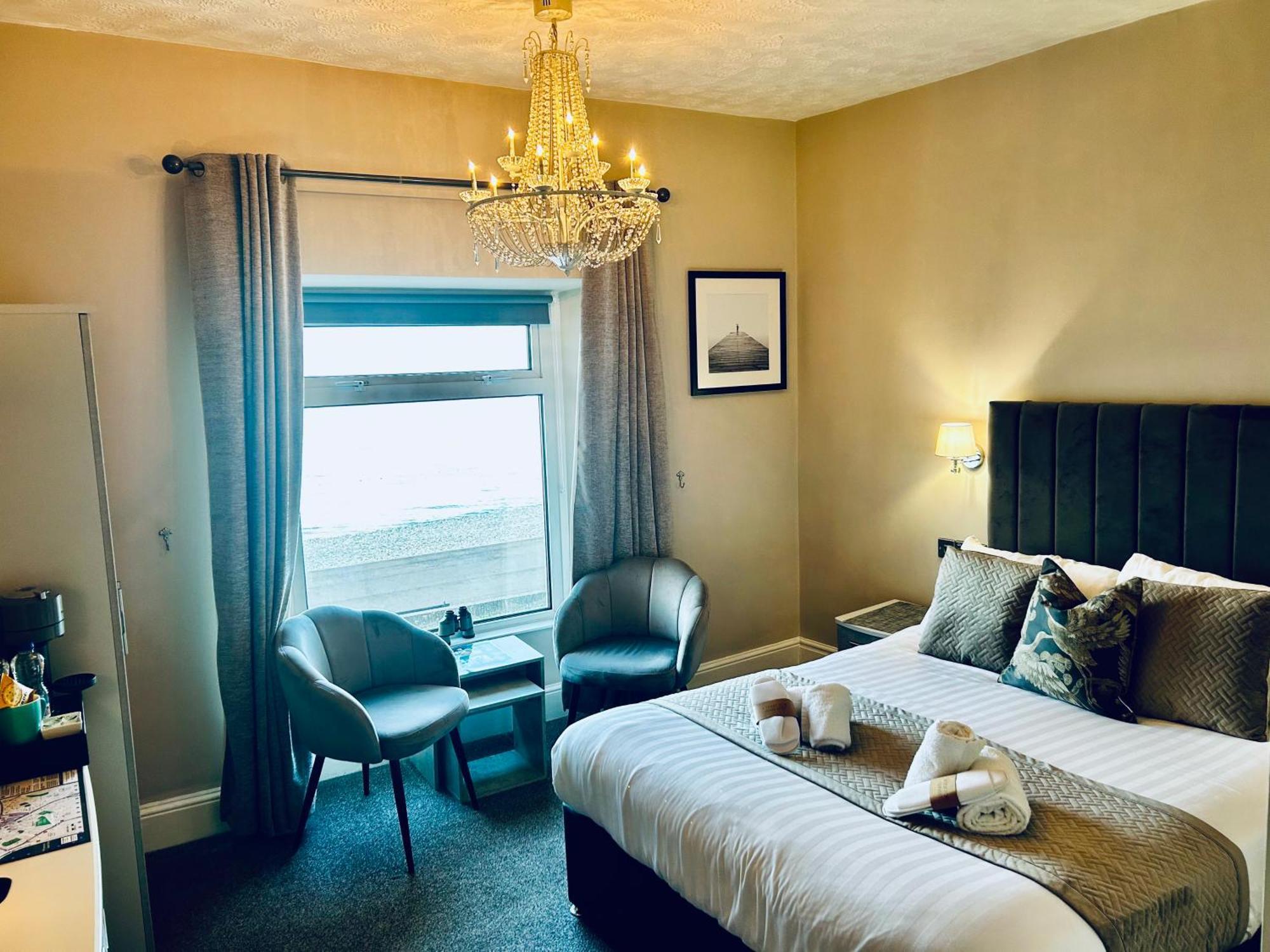 Hotel No5, Beachfront With Free Private Car Park 랜디드노 외부 사진