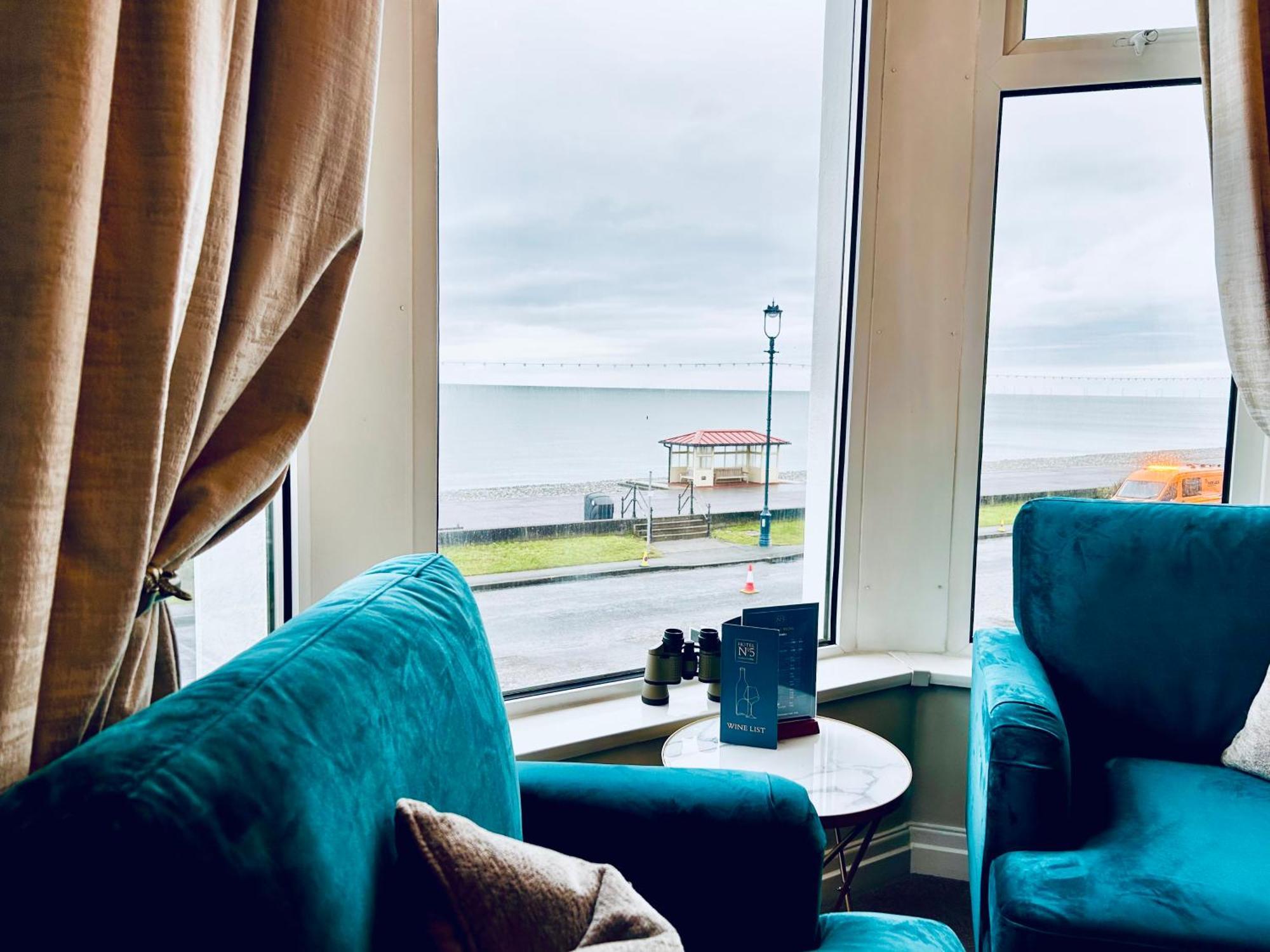 Hotel No5, Beachfront With Free Private Car Park 랜디드노 외부 사진