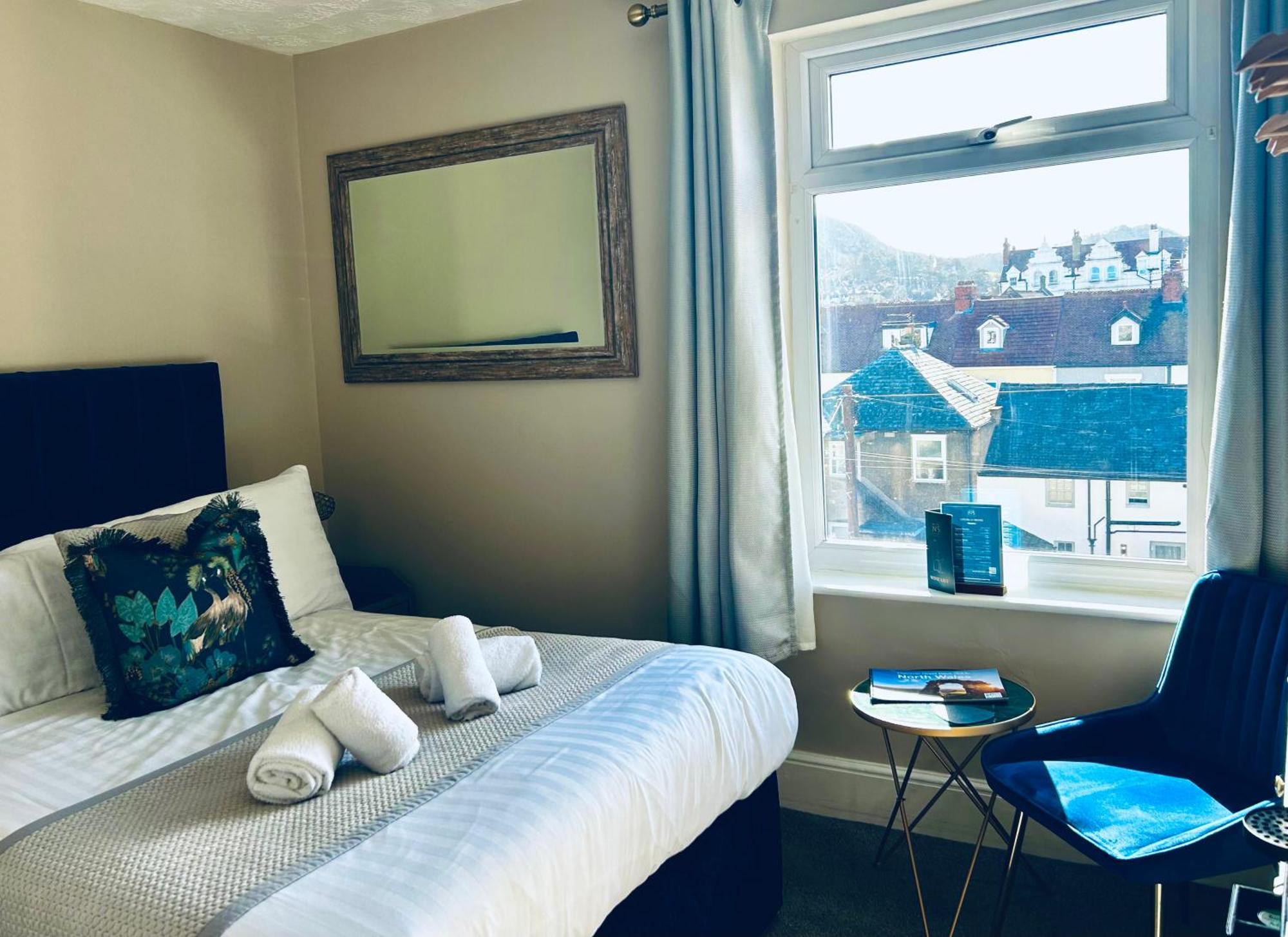 Hotel No5, Beachfront With Free Private Car Park 랜디드노 외부 사진