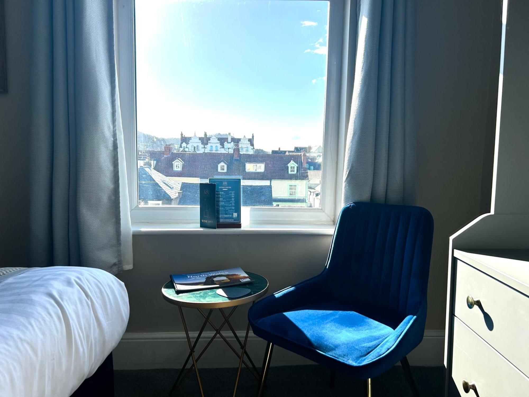 Hotel No5, Beachfront With Free Private Car Park 랜디드노 외부 사진